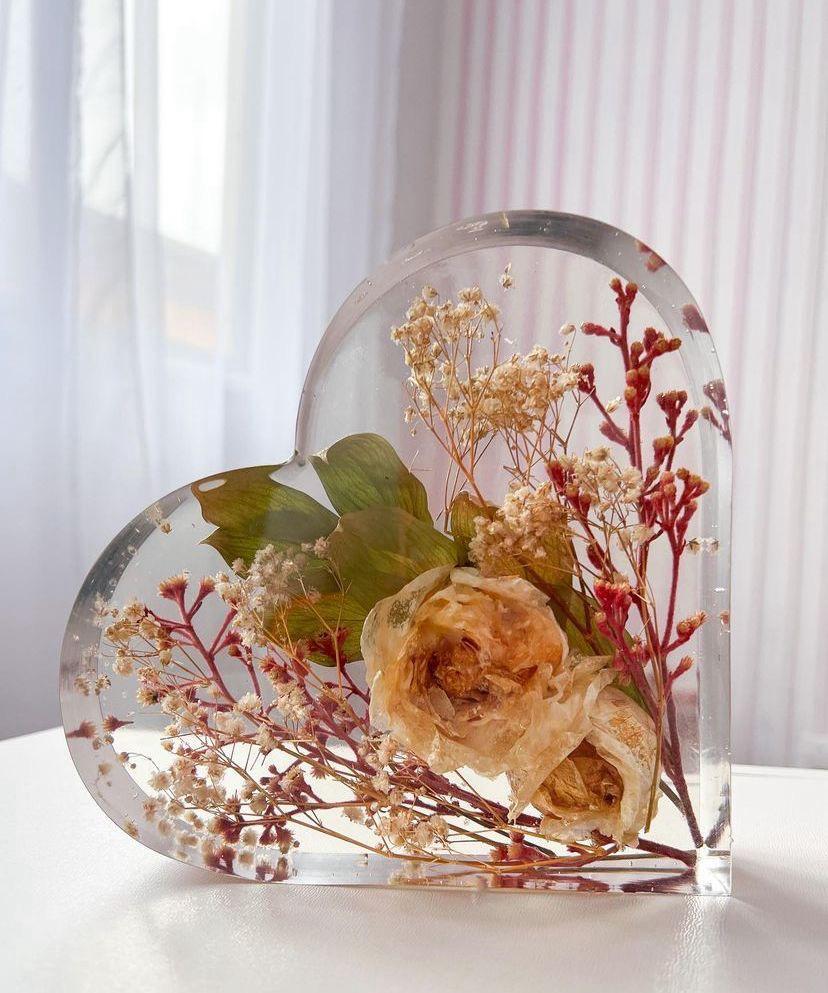 Forever Bloom Floral Resin Keepsake – Preserved Flowers in Custom Shapes”